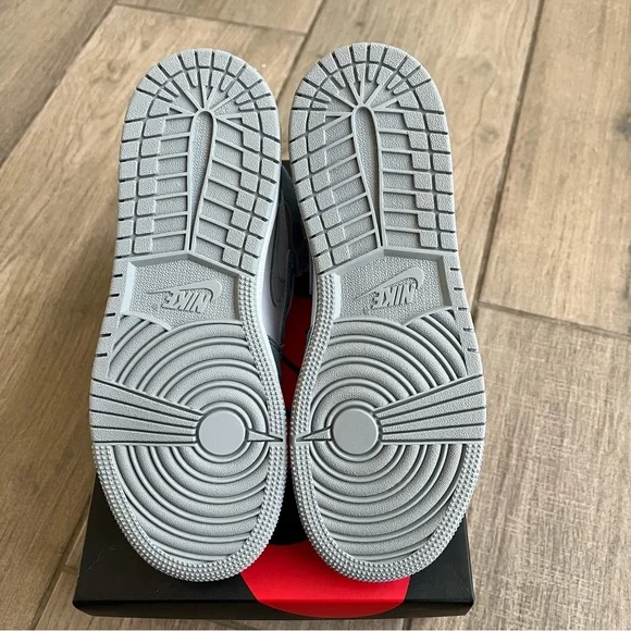 AIR JORDAN 1 HIGH OG GS "HYPER ROYAL" - Picture 9 of 9